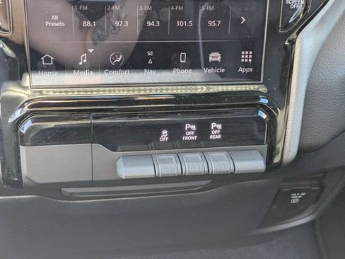 Used 2025 RAM 1500 Laramie AWD/4WD image 20