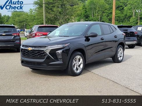 Used 2024 Chevrolet Trax LS w/ LS Convenience Package FWD image 1