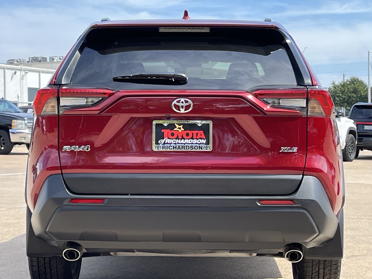 Used 2025 Toyota RAV4 XLE Premium FWD image 5