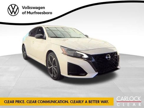 Used 2024 Nissan Altima 2.5 SR w/ SR Premium Package FWD image 3