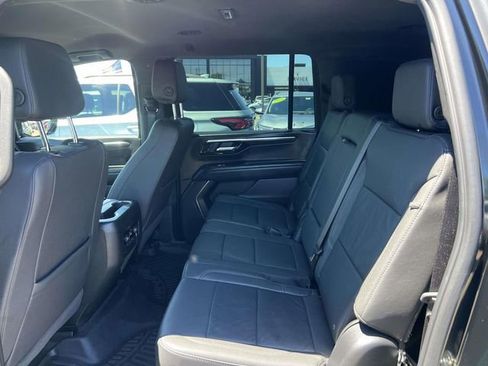 Used 2025 Chevrolet Suburban LT AWD/4WD image 11