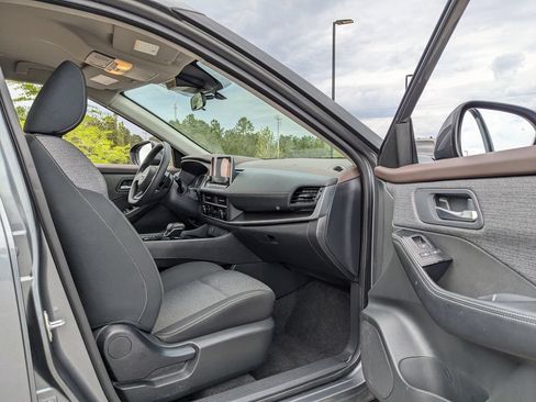 Used 2023 Nissan Rogue SV FWD image 34