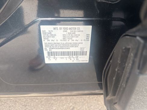 Used 2024 Ford Edge SE w/ Black Appearance Package image 9