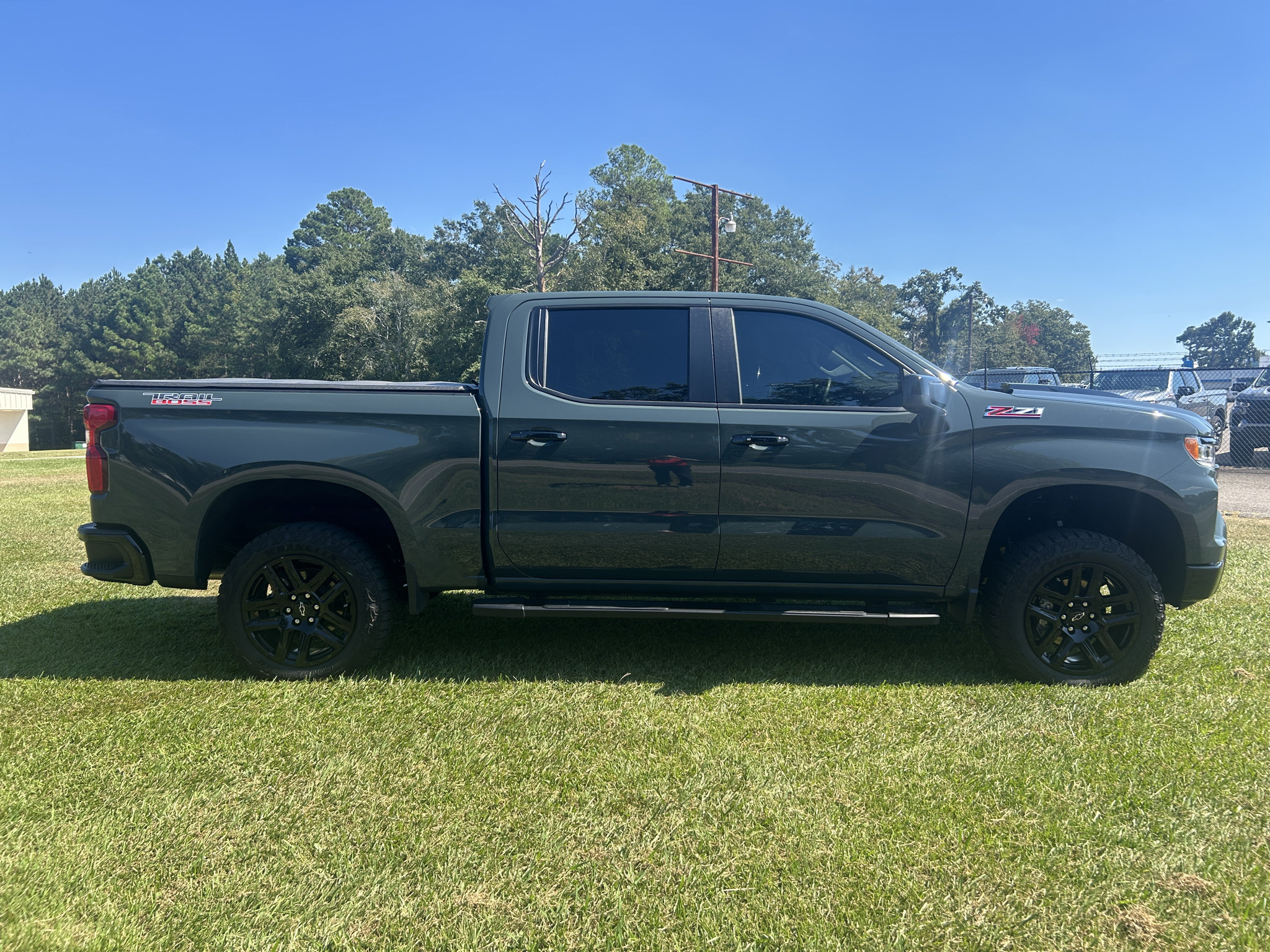 Used 2025 Chevrolet Silverado 1500 LT Trail Boss w/ Convenience Package II AWD/4WD image 11