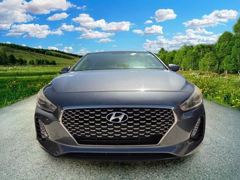 Used 2018 Hyundai Elantra GT FWD image 2