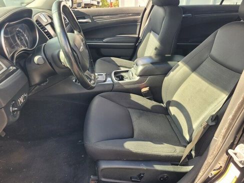 Used 2018 Chrysler 300 Touring image 3