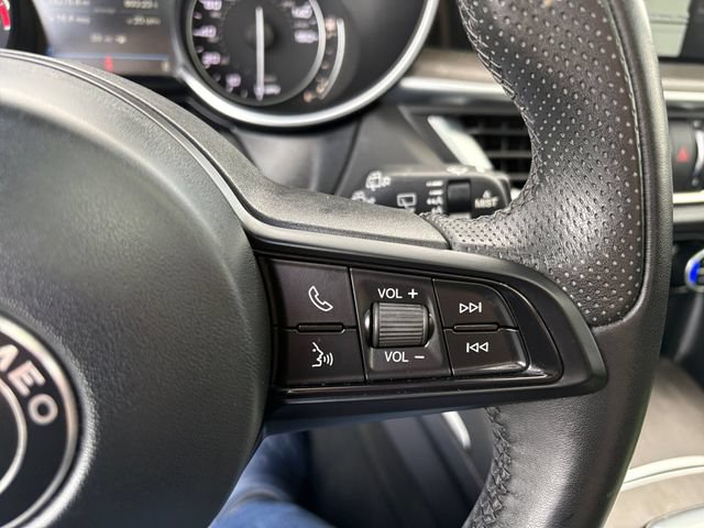 Used 2023 Alfa Romeo Stelvio Ti AWD/4WD image 25