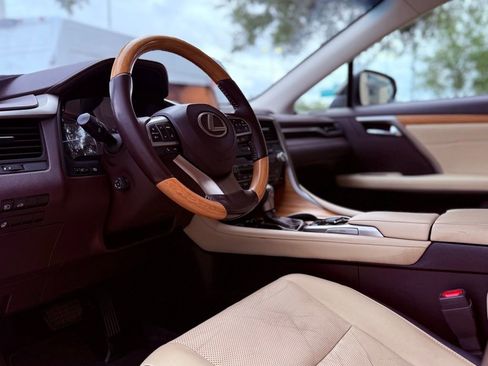 Used 2018 Lexus RX 350L FWD image 25