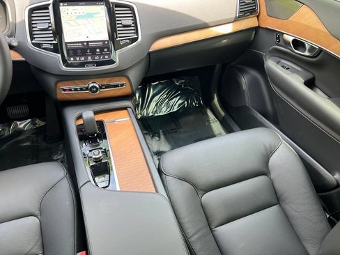 Used 2025 Volvo XC90 T8 Plus w/ Protection Package Premier AWD/4WD image 38