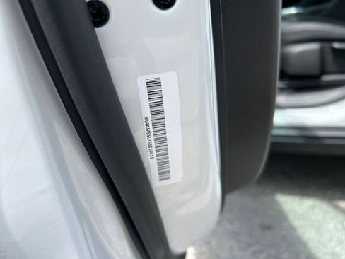 Used 2025 Buick Encore GX Preferred FWD image 23