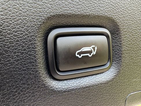 Used 2020 Hyundai Santa Fe SEL w/ Convenience Package image 23