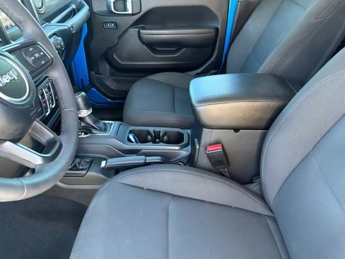 Used 2023 Jeep Gladiator Sport image 18