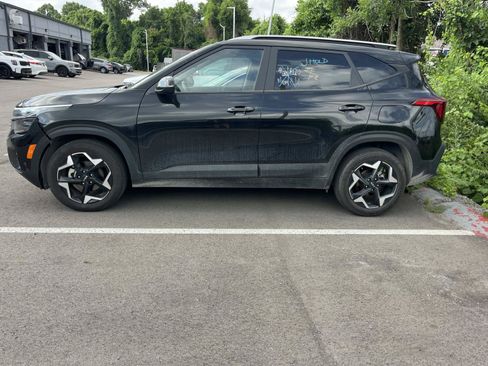 Used 2025 Kia Seltos S FWD image 3