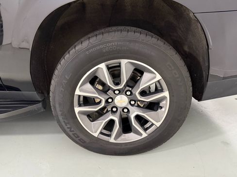 Used 2022 Chevrolet Suburban LT w/ Luxury Package image 26