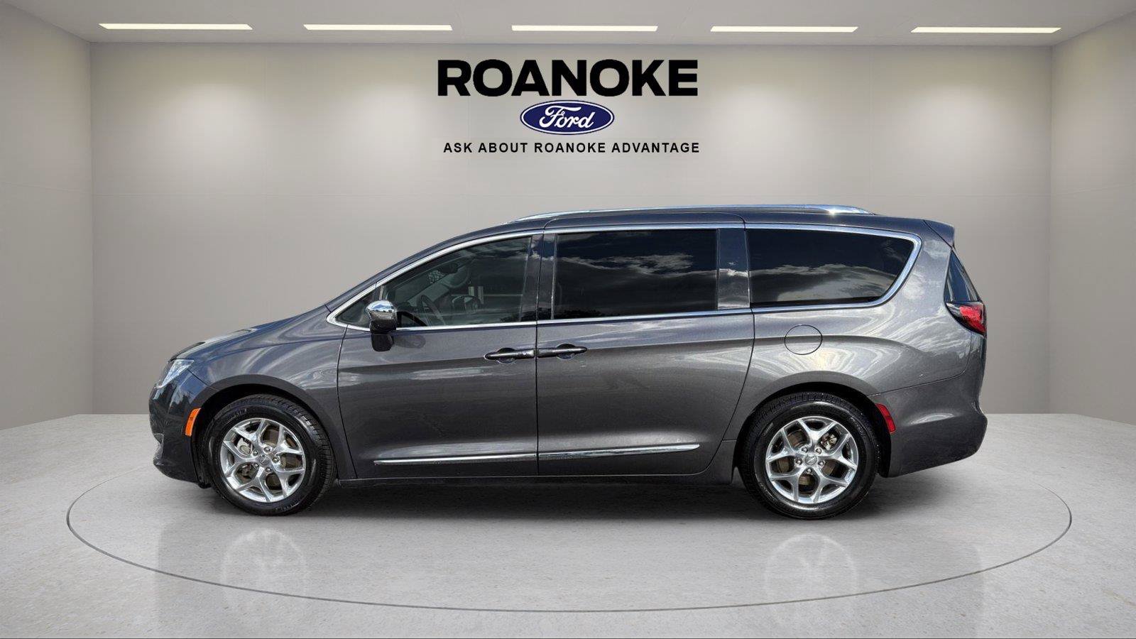Used 2019 Chrysler Pacifica Limited FWD image 8