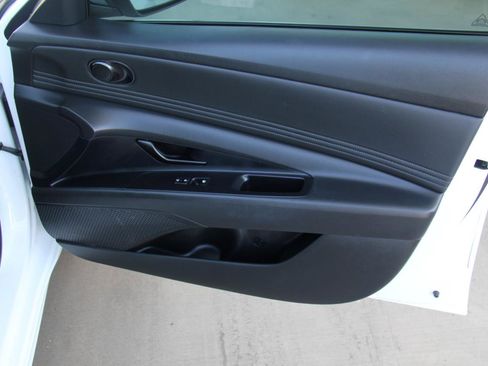 Used 2025 Hyundai Elantra Sport FWD image 25