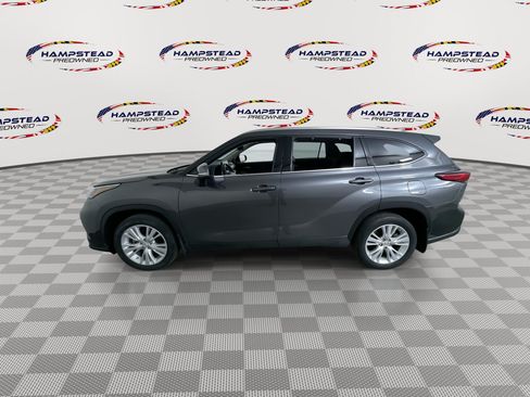 Used 2020 Toyota Highlander XLE AWD/4WD image 5