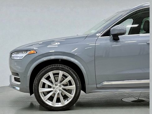 Used 2023 Volvo XC90 B6 Plus image 3