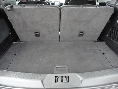 Used 2021 Ford Explorer Limited w/ Equipment Group 301A RWD image 16