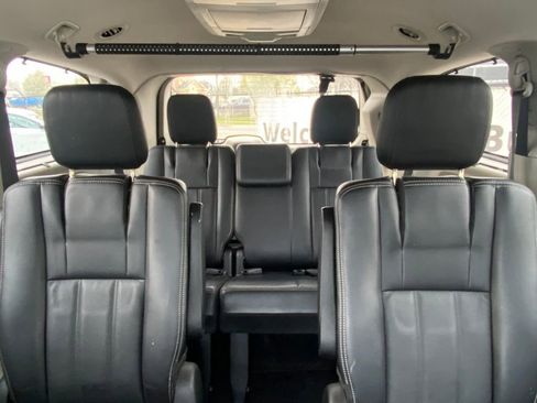 Used 2012 Chrysler Town & Country Touring-L w/ Driver Convenience Group FWD image 28