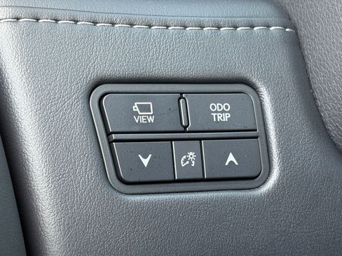 Used 2024 Lexus LX 600 4WD w/ Luxury Package image 21