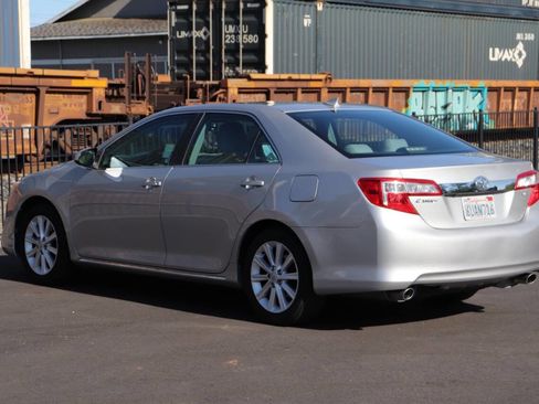 Used 2012 Toyota Camry XLE FWD image 6