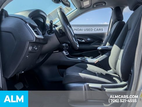 Used 2024 GMC Terrain SLE FWD image 9