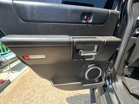 Used 2005 HUMMER H2 SUT w/ Preferred Equipment Group AWD/4WD image 33