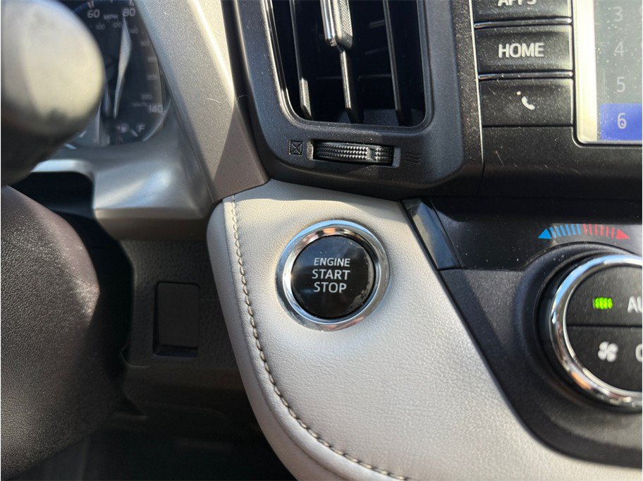 Used 2018 Toyota RAV4 XLE FWD image 26