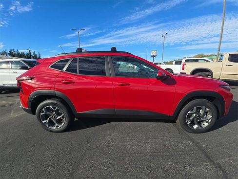 New 2026 Chevrolet Trax LT w/ Driver Confidence Package image 3