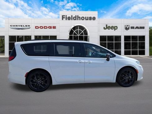 Used 2025 Chrysler Pacifica Limited FWD image 5