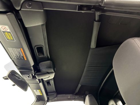 Used 2006 MAZDA MX-5 Miata image 19