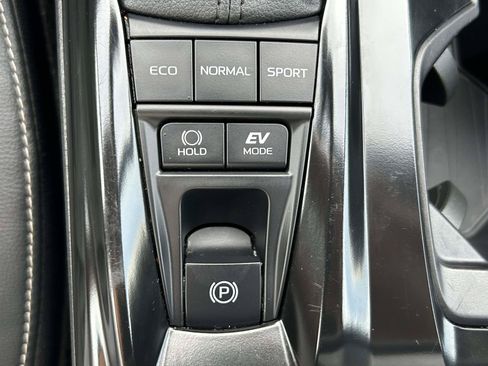Used 2025 Toyota Camry SE FWD image 20