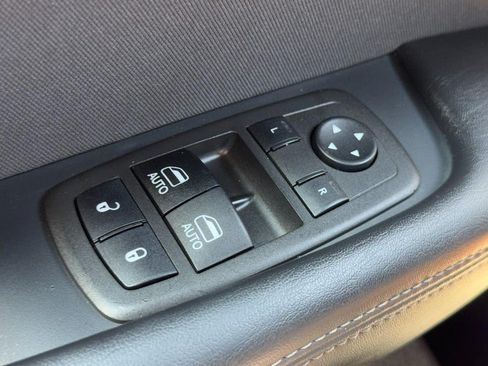 Used 2022 Dodge Challenger SXT RWD image 26