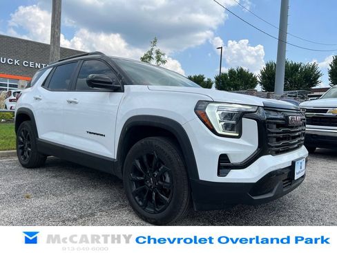 Used 2026 GMC Terrain Elevation w/ Elevation Premium Package FWD image 1