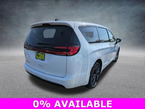 New 2026 Chrysler Pacifica Select image 4