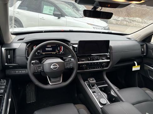 New 2026 Nissan Pathfinder SL w/ SL Premium Package image 4