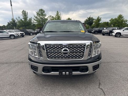 Used 2018 Nissan Titan SV w/ SV Convenience Package AWD/4WD image 2