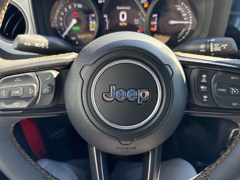 Used 2024 Jeep Wrangler Unlimited image 35