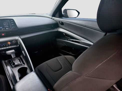 Used 2025 Hyundai Elantra Sport FWD image 19