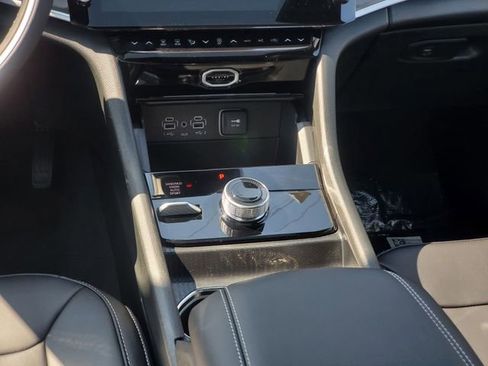 New 2026 Jeep Grand Cherokee L Limited AWD/4WD image 17