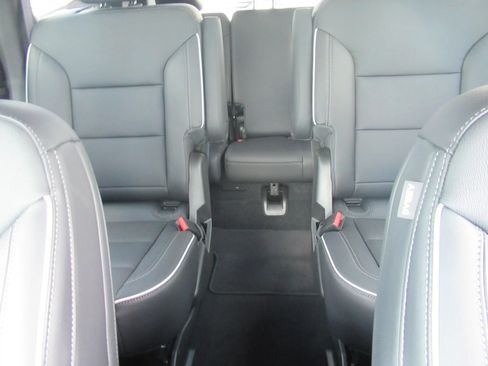 Used 2025 Buick Enclave Preferred AWD/4WD image 36
