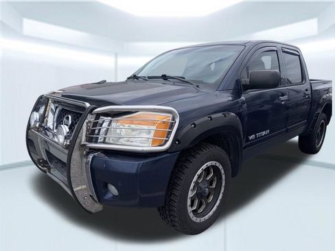 Used 2010 Nissan Titan SE w/ SE Value Truck Pkg image 2