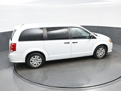 Used 2019 Dodge Grand Caravan SE w/ UConnect Hands-Free Group image 32