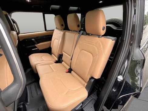 Used 2025 Land Rover Defender 110 X-Dynamic SE AWD/4WD image 19