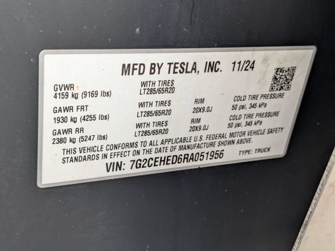 Used 2024 Tesla Cybertruck AWD Crew Cab image 40
