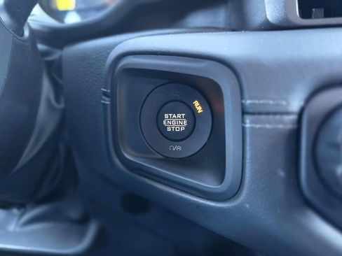 Used 2025 Jeep Wrangler Unlimited Sahara image 32