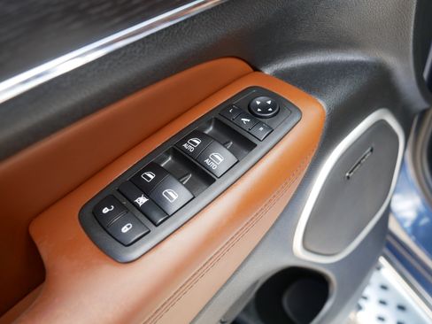 Used 2021 Jeep Grand Cherokee Summit AWD/4WD image 19