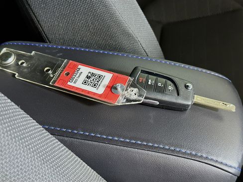 Used 2022 Toyota Corolla SE image 32