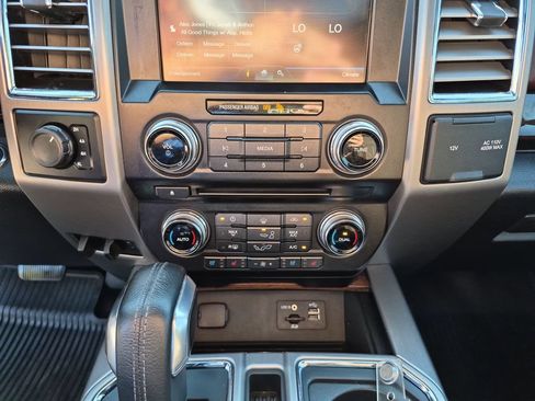 Used 2015 Ford F150 Platinum w/ Equipment Group 701A Luxury AWD/4WD image 28